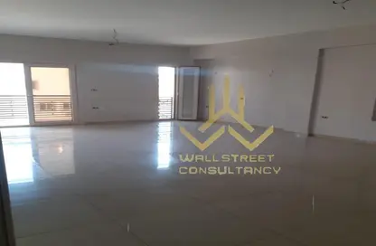 Apartment - 3 Bedrooms - 2 Bathrooms for sale in Al Gezira St. - South Investors Area - New Cairo City - Cairo