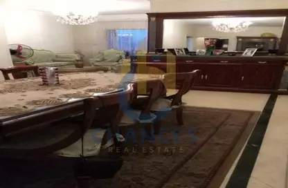 Apartment - 3 Bedrooms - 2 Bathrooms for sale in El Laselky St. - Hay El Maadi - Cairo