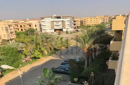 Roof - 3 Bedrooms - 2 Bathrooms for sale in Ganoob El Acadimia - New Cairo City - Cairo