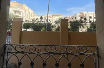 Apartment - 4 Bedrooms - 3 Bathrooms for sale in Ganoob El Acadimia - New Cairo City - Cairo