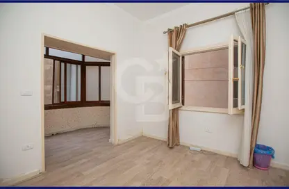 Apartment - 3 Bedrooms - 1 Bathroom for sale in Mostafa Kamel St. - Smouha - Hay Sharq - Alexandria