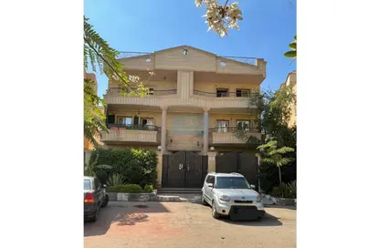 Apartment - 3 Bedrooms - 3 Bathrooms for sale in Ganoob El Acadimia - New Cairo City - Cairo