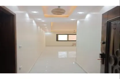 شقة - 3 غرف نوم - 2 حمامات للبيع في البوابة الاولي - خوفو - حدائق الاهرام - الجيزة