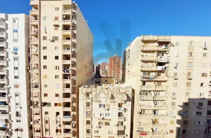 Apartment - 3 Bedrooms - 1 Bathroom for sale in Al Ekbal St. - Laurent - Hay Sharq - Alexandria