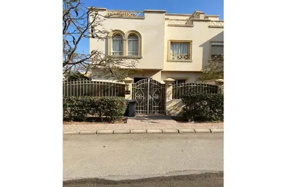 Villa - 4 Bedrooms - 4 Bathrooms for rent in Street 10 - Greens - 6th District - Sheikh Zayed City - Giza