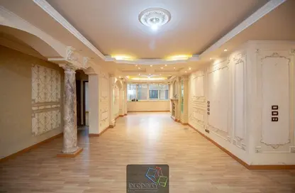 Apartment - 3 Bedrooms - 2 Bathrooms for sale in Ahmed Abd Al Aziz St. - Kafr Abdo - Roushdy - Hay Sharq - Alexandria