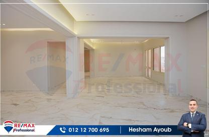 Apartment - 3 Bedrooms - 3 Bathrooms for sale in Al Geish Road - Laurent - Hay Sharq - Alexandria