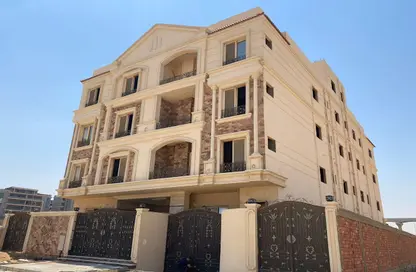 Apartment - 4 Bedrooms - 4 Bathrooms for sale in Bait Alwatan - The 5th Settlement - New Cairo City - Cairo