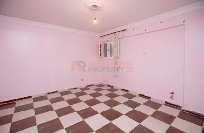 Apartment - 3 Bedrooms - 1 Bathroom for sale in Tamazin Lane - Fleming - Hay Sharq - Alexandria