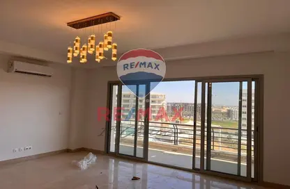 Apartment - 2 Bedrooms - 2 Bathrooms for sale in Uptown Cairo - Mokattam - Cairo