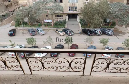 Apartment - 3 Bedrooms - 2 Bathrooms for sale in Souk Zahraa Al Maadi St. - Zahraa El Maadi - Hay El Maadi - Cairo