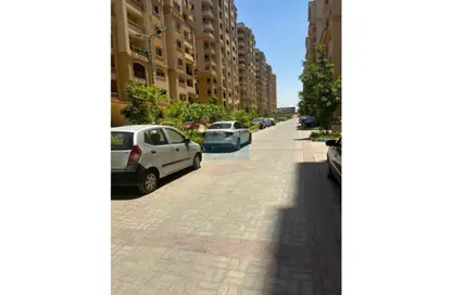 Apartment - 2 Bedrooms - 2 Bathrooms for sale in Ismailia Desert Road - Industrial Area 10th Ramadan - 10th of Ramadan City - Sharqia