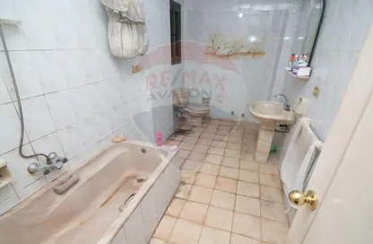 Apartment - 4 Bedrooms - 2 Bathrooms for sale in Camp Chezar - Hay Wasat - Alexandria