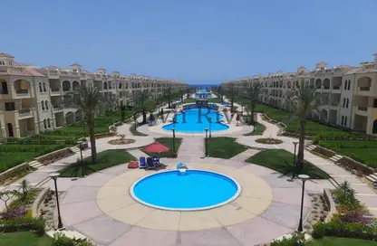 Chalet - 2 Bedrooms - 2 Bathrooms for sale in Lasirena Palm Beach - Al Ain Al Sokhna - Suez