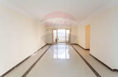 Apartment - 3 Bedrooms - 3 Bathrooms for sale in Al Farek Ismail Srhank St. - Laurent - Hay Sharq - Alexandria