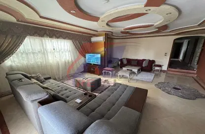 Apartment - 3 Bedrooms - 2 Bathrooms for rent in Al Tayaran St. - Manteqet Al Cinema - Nasr City - Cairo