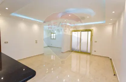 Apartment - 2 Bedrooms - 1 Bathroom for sale in Al Nasr St. - Smouha - Hay Sharq - Alexandria