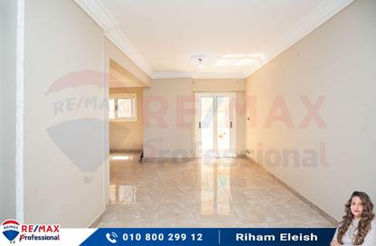 Apartment - 2 Bedrooms - 1 Bathroom for rent in Tag Al Roasa St. - Saba Basha - Hay Sharq - Alexandria