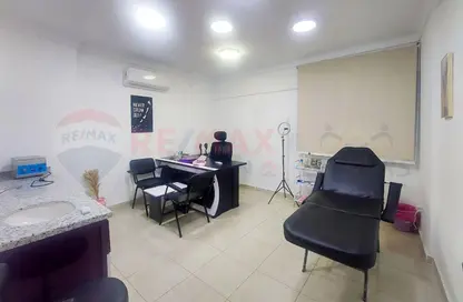 Office Space - Studio - 1 Bathroom for rent in Janaklees - Hay Sharq - Alexandria