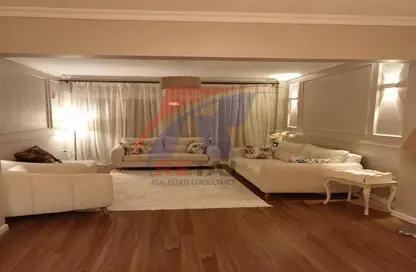 Apartment - 3 Bedrooms - 1 Bathroom for sale in Mohamed Bek Ramzy St. - Triumph Square - El Nozha - Cairo