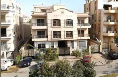 Apartment - 3 Bedrooms - 2 Bathrooms for sale in Zahrat El Tagamoa - North Investors Area - New Cairo City - Cairo