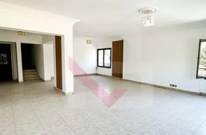 Apartment - 3 Bedrooms - 2 Bathrooms for sale in Al Maqdes Al Kabary St. - Al Hadiqah Al Dawliyah - 7th District - Nasr City - Cairo