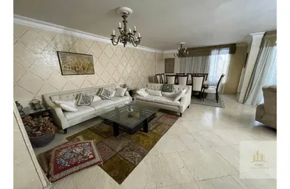 Apartment - 3 Bedrooms - 2 Bathrooms for sale in Fareed Semeika St. - El Hegaz Square - El Nozha - Cairo