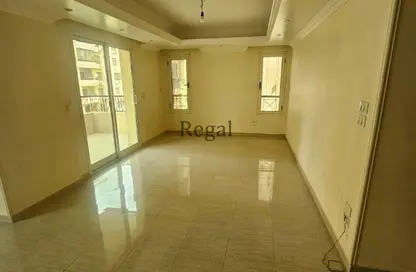 Apartment - 3 Bedrooms - 3 Bathrooms for sale in Al Sheikh Kamel Khedr St. - 8th Zone - Nasr City - Cairo