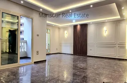 Apartment - 3 Bedrooms - 3 Bathrooms for sale in Moez Al Dawla St. - 6th Zone - Nasr City - Cairo