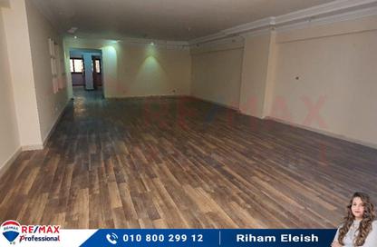 Apartment - 3 Bedrooms - 2 Bathrooms for rent in Al Geish Road - Glim - Hay Sharq - Alexandria