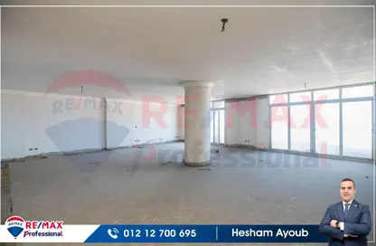 Office Space - Studio - 3 Bathrooms for rent in Al Geish Road - Glim - Hay Sharq - Alexandria