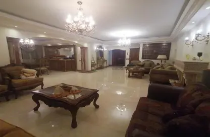 Apartment - 5 Bedrooms - 3 Bathrooms for sale in Ahmed Fakhry St. - 6th Zone - Nasr City - Cairo