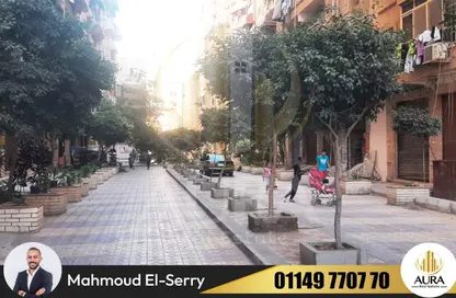 Apartment - 3 Bedrooms - 2 Bathrooms for sale in Amin Yehia St. - Zezenia - Hay Sharq - Alexandria