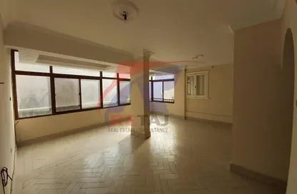 Apartment - 3 Bedrooms - 2 Bathrooms for rent in Hesham Labib St. - 8th Zone - Nasr City - Cairo