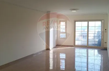 Apartment - 3 Bedrooms - 2 Bathrooms for sale in Mohamed Shafik Ghorbal St. - El Shatby - Hay Wasat - Alexandria