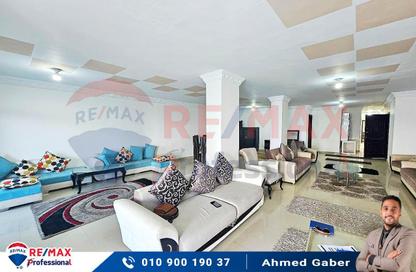 Apartment - 3 Bedrooms - 3 Bathrooms for sale in Al Geish Road - Cleopatra - Hay Sharq - Alexandria