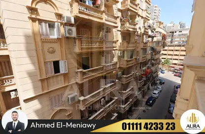 Apartment - 3 Bedrooms - 3 Bathrooms for sale in Kasr Al Safa St. - Zezenia - Hay Sharq - Alexandria