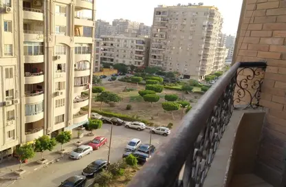 Apartment - 3 Bedrooms - 2 Bathrooms for sale in Hassan Sharara St. - 10th Zone - Nasr City - Cairo