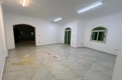 Apartment - 4 Bedrooms - 2 Bathrooms for rent in Ganoob El Acadimia - New Cairo City - Cairo