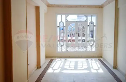 Apartment - 3 Bedrooms - 1 Bathroom for rent in Ali Al Kheshkhani St. - Azarita - Hay Wasat - Alexandria