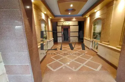شقة - 3 غرف نوم - 3 حمامات للايجار في طريق خدمه - حى جنوب الاكايمية - مدينة القاهرة الجديدة - القاهرة