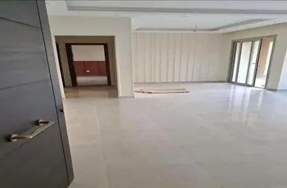 Penthouse - 5 Bedrooms - 4 Bathrooms for sale in Village West - Sheikh Zayed Compounds - Sheikh Zayed City - Giza