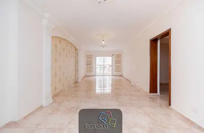 Apartment - 3 Bedrooms - 2 Bathrooms for rent in Fahmy Wisa St. - Laurent - Hay Sharq - Alexandria