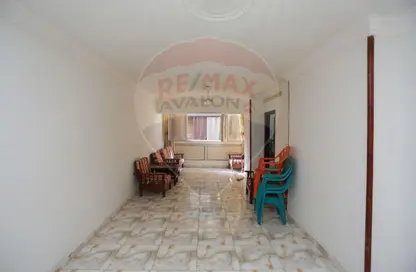 Apartment - 3 Bedrooms - 1 Bathroom for sale in Sidi Kamal St. - El Mandara - Hay Than El Montazah - Alexandria