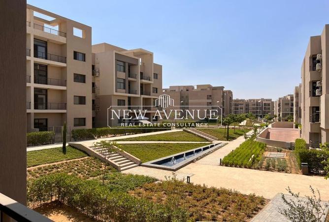 Apartment - 3 Bedrooms - 3 Bathrooms for sale in Villa Square - Fifth Square - The 5th Settlement - New Cairo City - Cairo