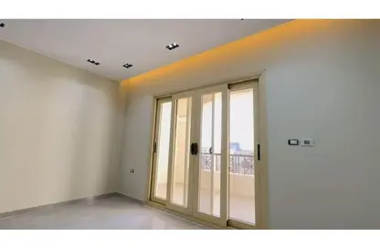 Apartment - 2 Bedrooms - 2 Bathrooms for sale in Al Khamayel city - Sheikh Zayed Compounds - Sheikh Zayed City - Giza