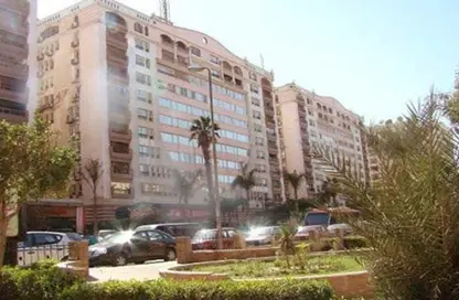 Apartment - 4 Bedrooms - 4 Bathrooms for sale in Samir Abdel Raouf St. - 8th Zone - Nasr City - Cairo