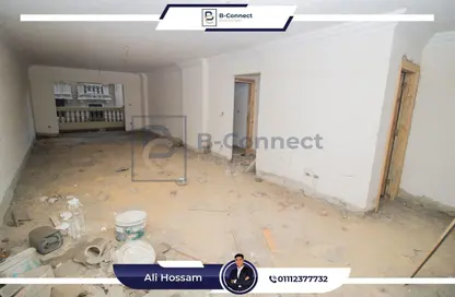 Apartment - 3 Bedrooms - 3 Bathrooms for sale in Al Farek Ismail Srhank St. - Laurent - Hay Sharq - Alexandria