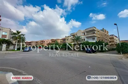 Apartment - 3 Bedrooms - 2 Bathrooms for sale in Ganoob El Acadimia - New Cairo City - Cairo