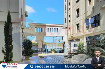 Apartment - 2 Bedrooms - 2 Bathrooms for sale in Nady Smouha Al Riyadi St. - Smouha - Hay Sharq - Alexandria